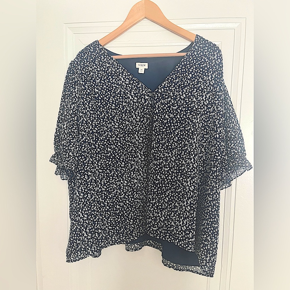 EUC J Crew Antique Navy and White Floral Puff Sleeve Blouse VNeck (3X)